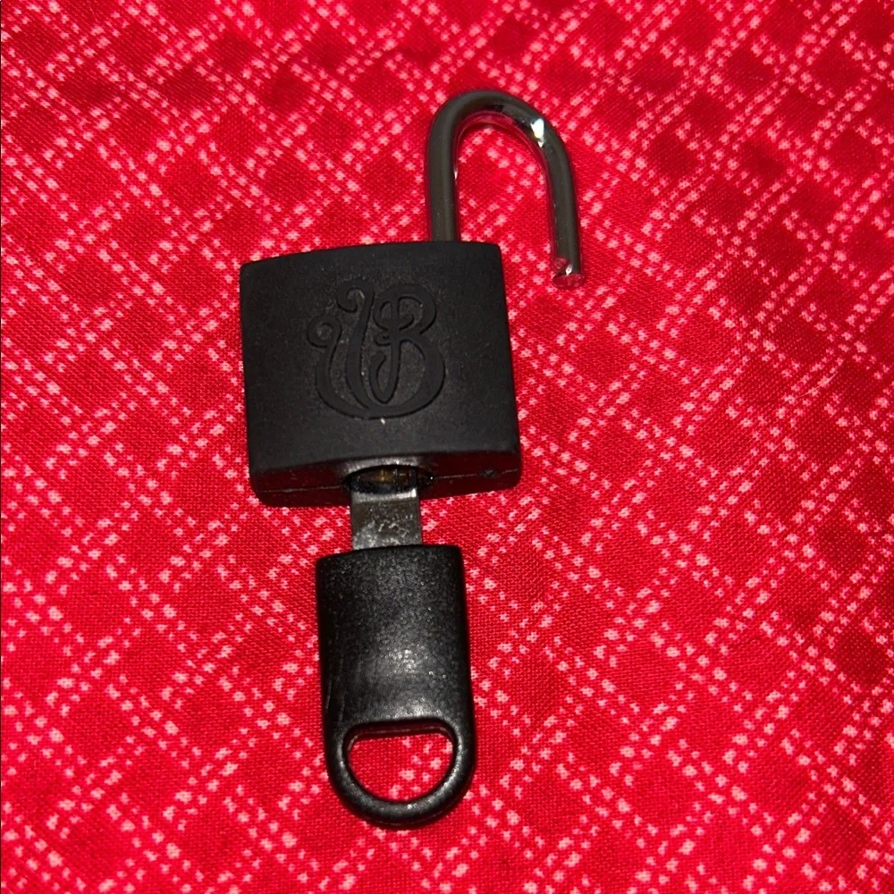 Vera Bradley Red Geometric Drawstring Bag with lock and key - Picture 7 of 8